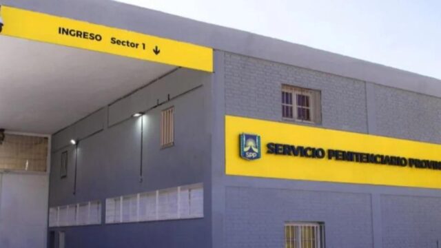 Condenan a penitenciario acusado de estafar a compañeros