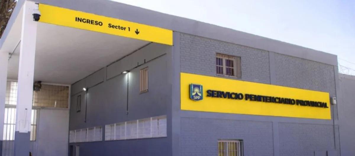 Condenan a penitenciario acusado de estafar a compañeros