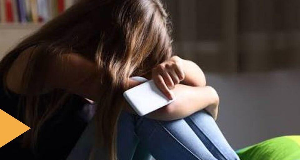 Condenan a tres años de prisión a hombre que engañó a menor con perfil falso
