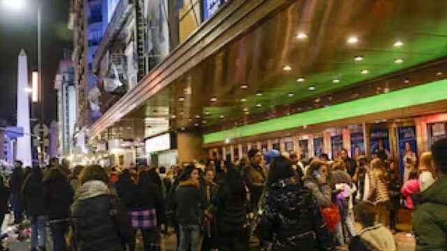 Corrientes llena, pero el teatro atraviesa dificultades
