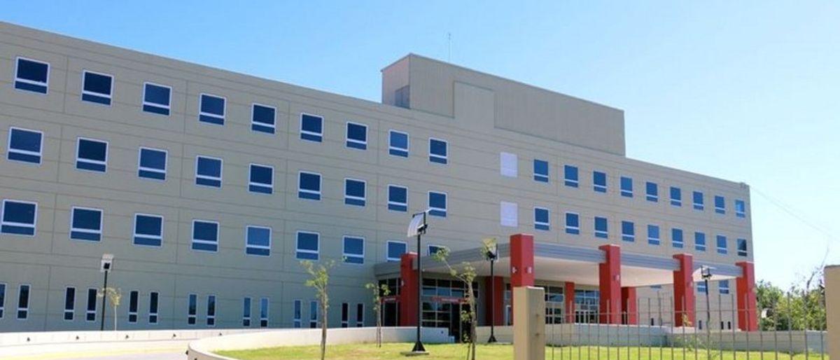 Dos hombres se enfrentan a hachazos y familias vuelven a pelear en el hospital