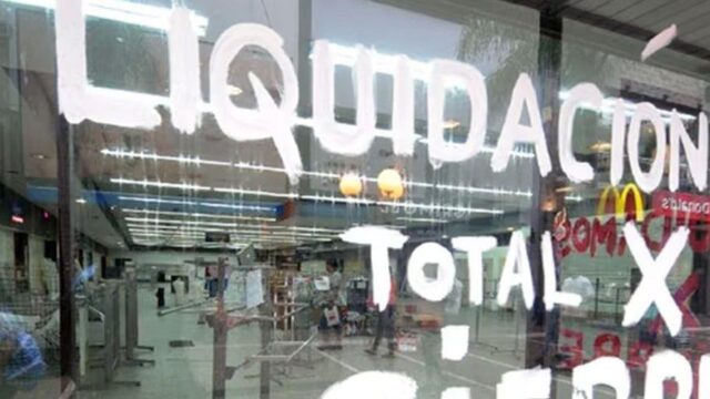 Economía argentina cae 2,9% en julio y se acerca a la recesión