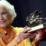 Ellen Burstyn recibe León de Oro a los 93 años en Venecia