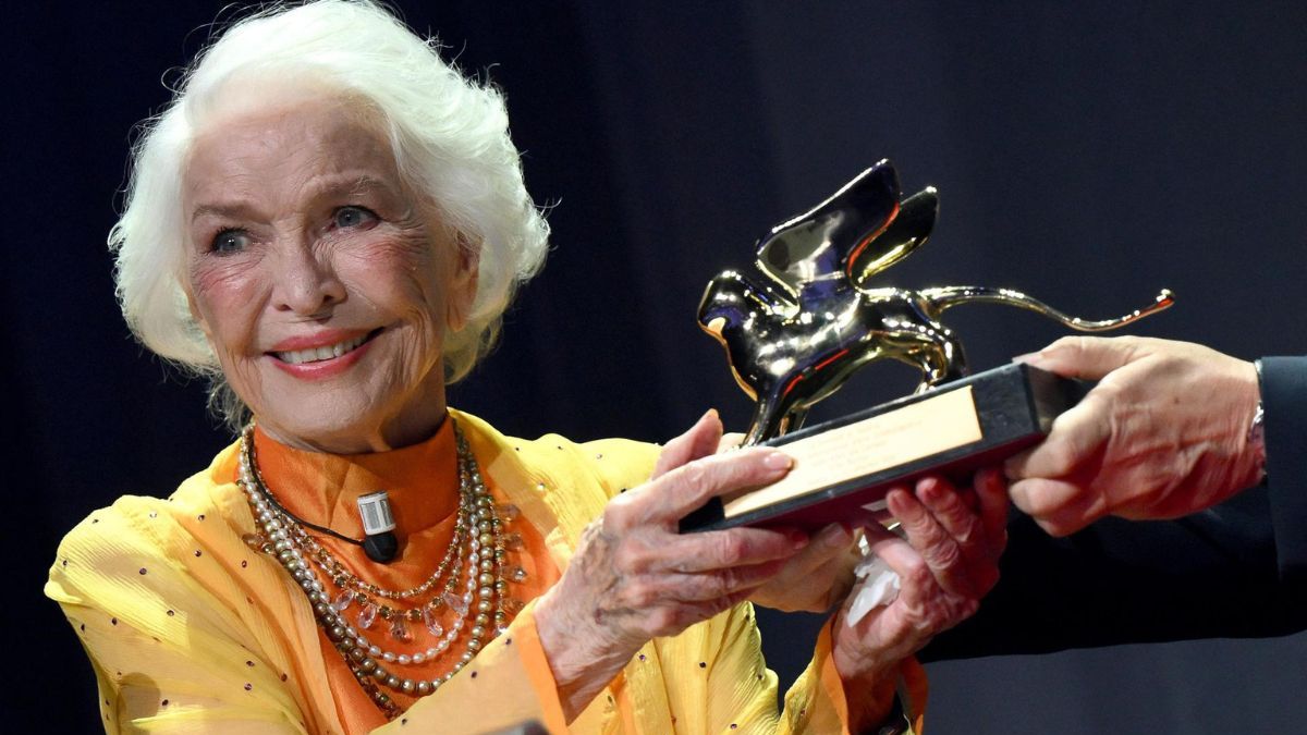 Ellen Burstyn recibe León de Oro a los 93 años en Venecia