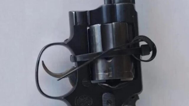 Le encontraron un revólver en un control policial en Rawson