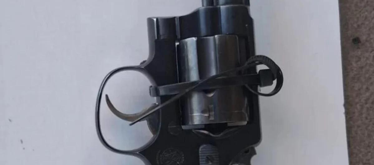 Le encontraron un revólver en un control policial en Rawson