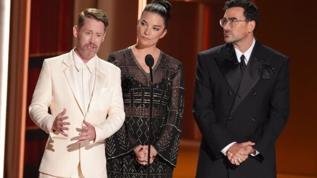 Macaulay Culkin rinde homenaje a Catherine O’Hara en los Emmy