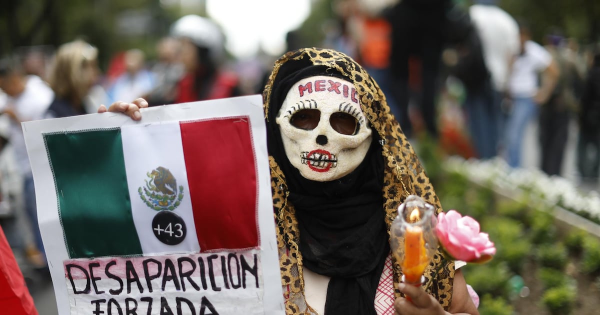 Marcha en México por los 12 años de Ayotzinapa