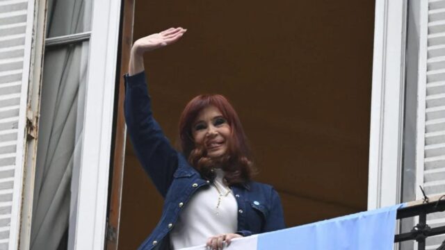 Mariano Recalde es propietario de departamento en edificio de Cristina Kirchner