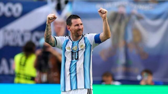 Messi recibe ovación en su visita a Qatar