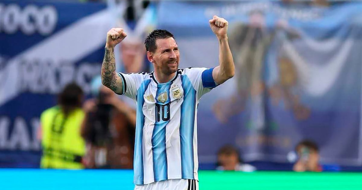 Messi recibe ovación en su visita a Qatar