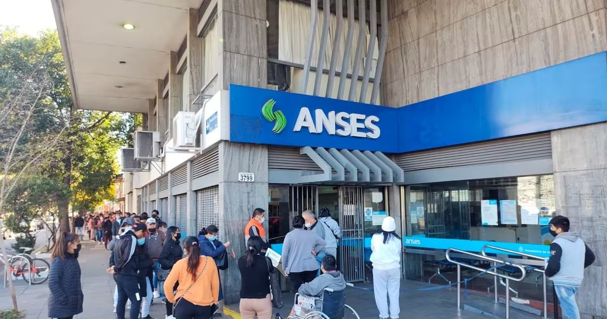 Milei redujo 72 mil empleos públicos