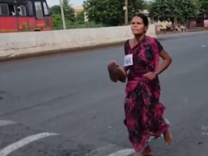 Mujer corre descalza para ganar premio por la educación de sus hijas