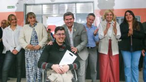 Orrego entregó más de mil anteojos en San Martín