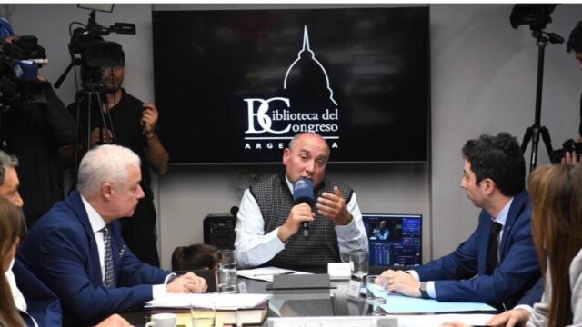 Peluc asumió la presidencia de la Comisión de la Biblioteca del Congreso