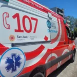Policía asiste a niño en crisis convulsiva en 25 de Mayo