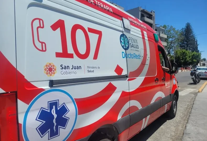 Policía asiste a niño en crisis convulsiva en 25 de Mayo