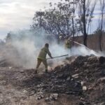 Protección Civil combate focos de incendio en Médano de Oro
