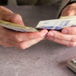 Salario mínimo aumentará hasta $437.000 en abril