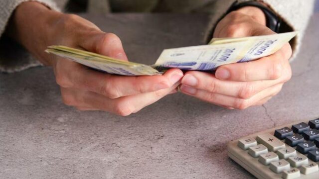 Salario mínimo aumentará hasta $437.000 en abril