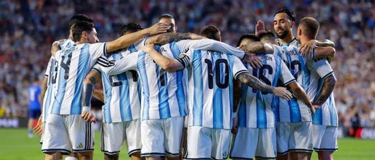 Scaloni confirma la lista para los amistosos con Messi