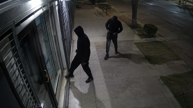 Tres delincuentes asaltan comercio en Chimbas