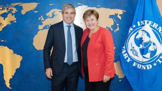 El FMI inicia una nueva revisión del acuerdo con Argentina y pone el foco en el déficit y las reservas