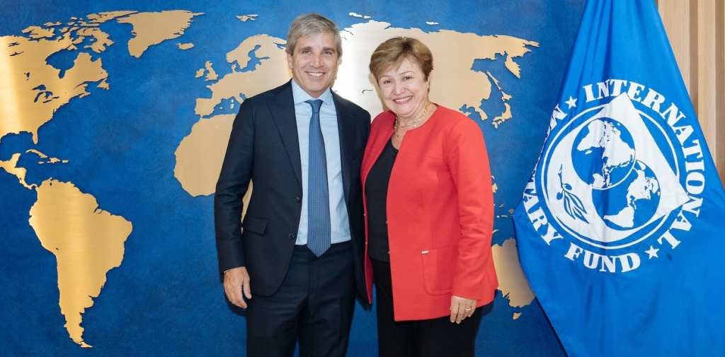 El FMI inicia una nueva revisión del acuerdo con Argentina y pone el foco en el déficit y las reservas