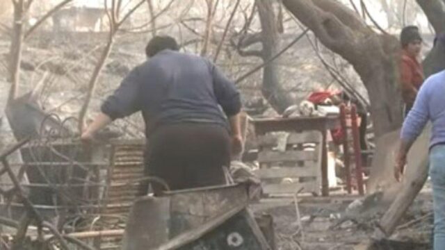 Vecinos afectados por incendio luchan por reconstruir hogares