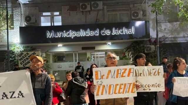 Vecinos de Jáchal marchan en apoyo al ginecólogo condenado