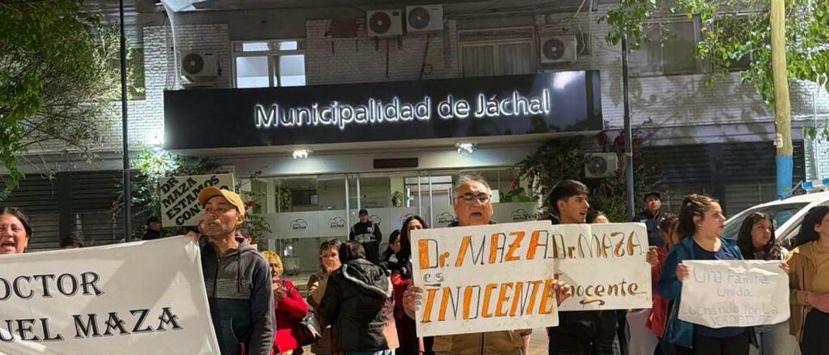 Vecinos de Jáchal marchan en apoyo al ginecólogo condenado