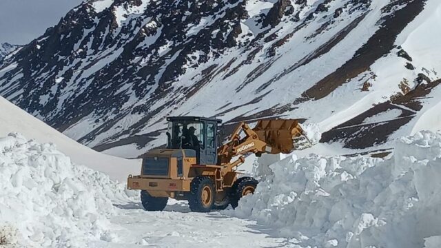Vialidad intensifica tareas en Paso de Agua Negra por acumulación de hielo