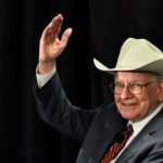 Warren Buffett deja la presidencia de Berkshire Hathaway