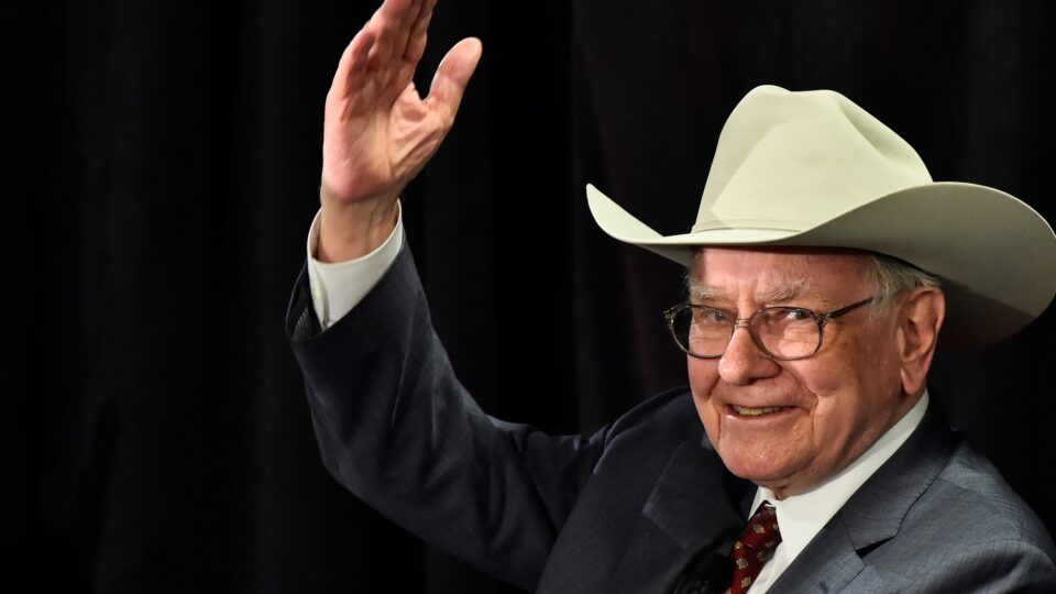 Warren Buffett deja la presidencia de Berkshire Hathaway