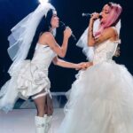 Tini Stoessel y Lali Espósito sorprendieron en River vestidas de novia y cantaron juntas