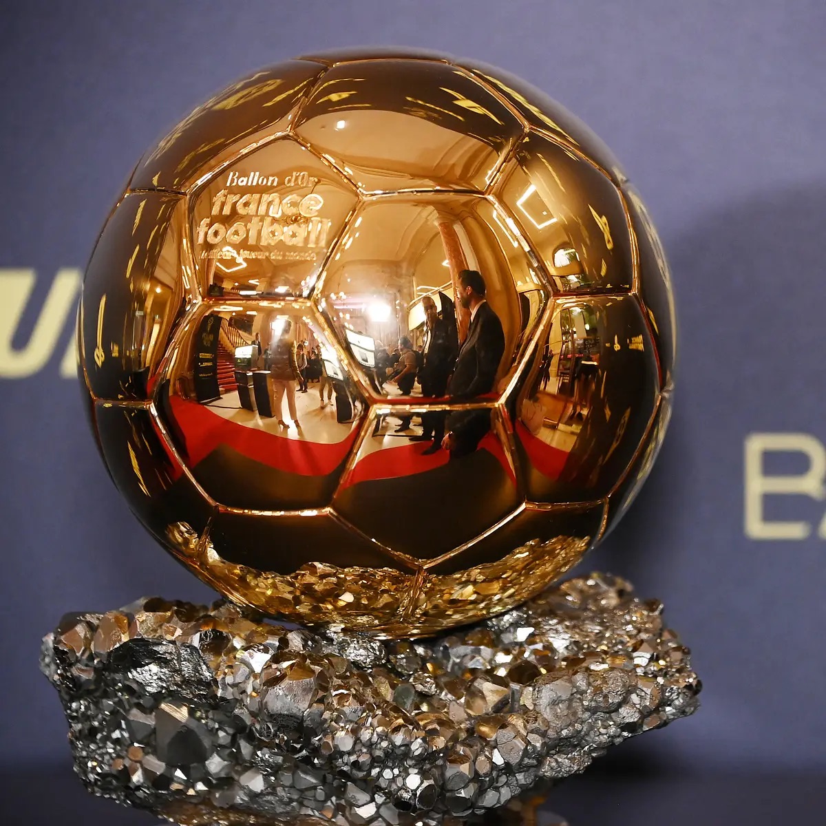 Dibu Martínez, nominado al Balón de Oro: competirá por el premio al Mejor Arquero