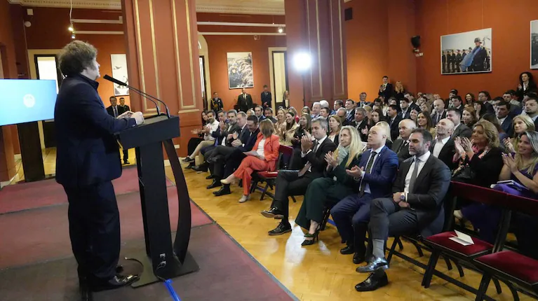 La Casa Rosada pidió a los legisladores de LLA defender el rumbo económico y evitar cruces con los gobernadores
