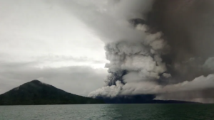 Anak Krakatoa volvió a entrar en actividad y reavivó el recuerdo de la devastadora erupción de 1883