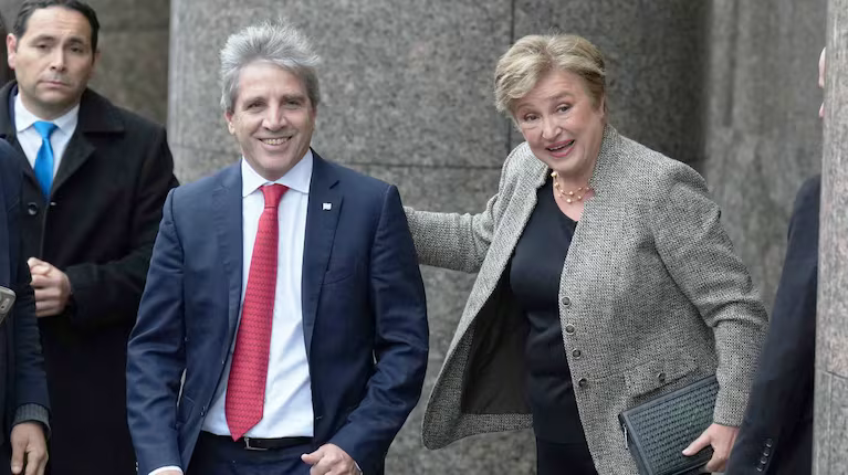 El Gobierno afronta un vencimiento de US$793 millones con el FMI mientras continúa la revisión del programa
