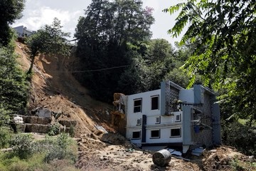 Avalancha en el Himalaya dejó dos muertos y 12 desaparecidos en Nepal