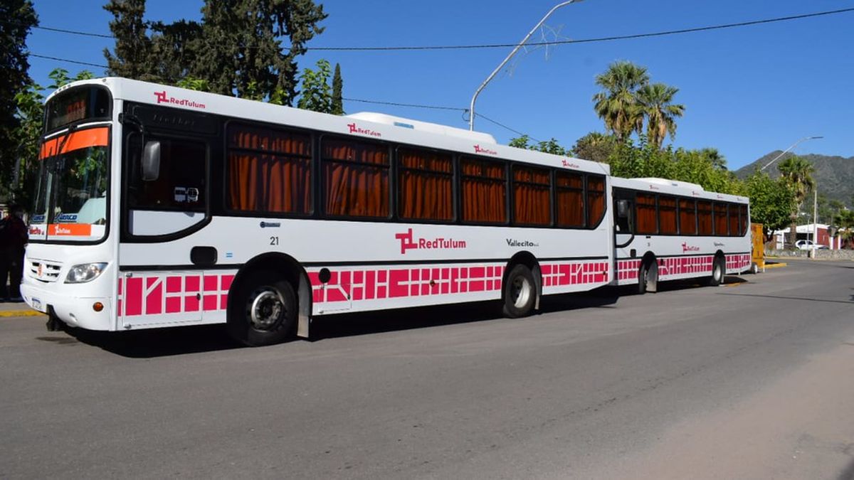Acuerdan aumento salarial y cierran conflicto de colectiveros