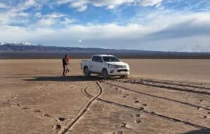 Apelan la multa millonaria por la camioneta enterrada en Pampa del Leoncito