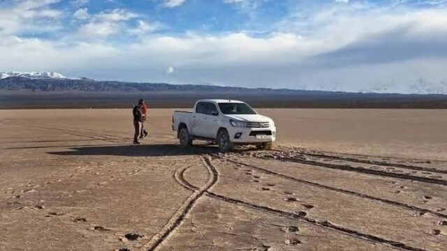 Apelan la multa millonaria por la camioneta enterrada en Pampa del Leoncito