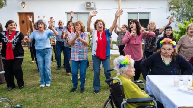 Arranca taller de Bailoterapia para adultos mayores