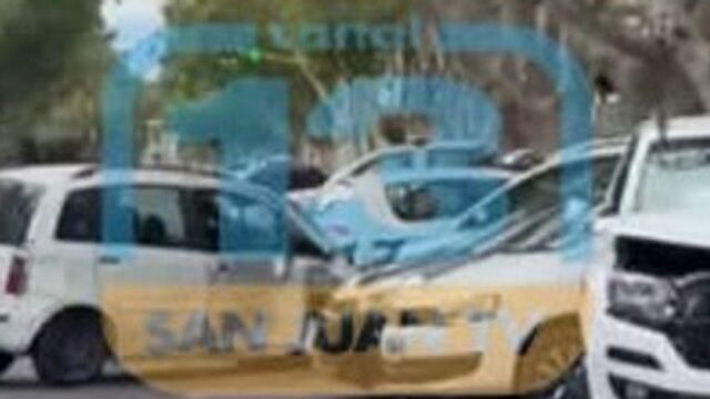 Choque grave en pleno centro de San Juan dejó a un hombre herido