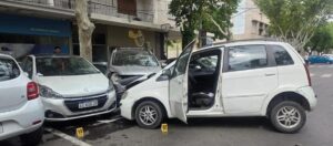 Choque violento en Capital deja a un conductor en estado reservado