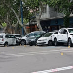 Choque violento en el centro de San Juan destrozó varios autos