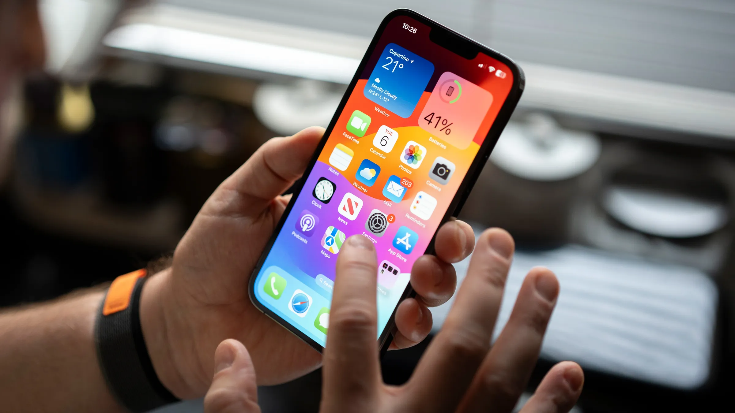 Condenan a comercio platense a devolver dólares por iPhone defectuoso