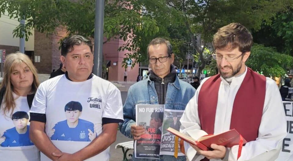Dos familias reclaman justicia por muertes de adolescentes en San Juan