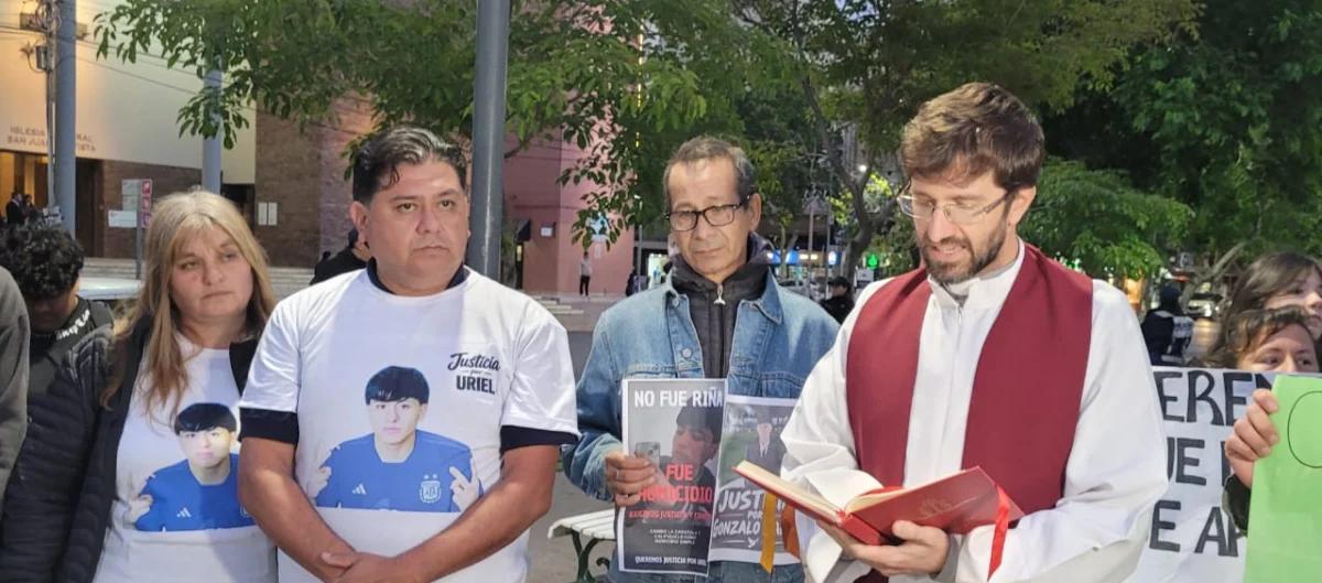 Dos familias reclaman justicia por muertes de adolescentes en San Juan